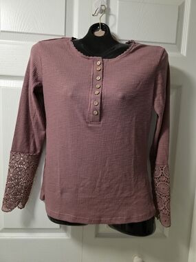 Womens Mauve Lace-Cuff Ribbed Henley Long Sleeve Top